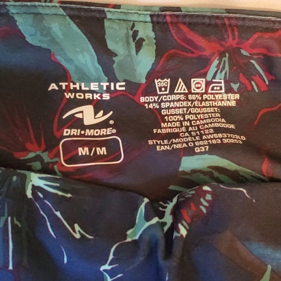 Lot of athletic tights/pants/capris - Picture 9 of 11